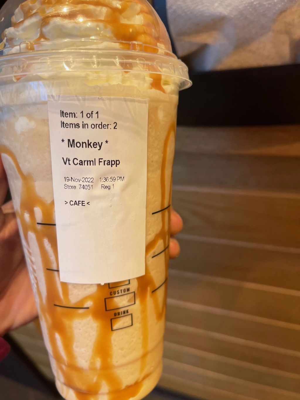 Barista Starbucks rasis, namai gelas pelanggan dengan kata 'monyet'.