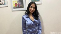 Bella Luna menyebut sekarang pria yang mendekatinya hanya dianggap teman dan sudah diberi peringatan untuk tak bisa lebih dari itu. (Foto: Munady)