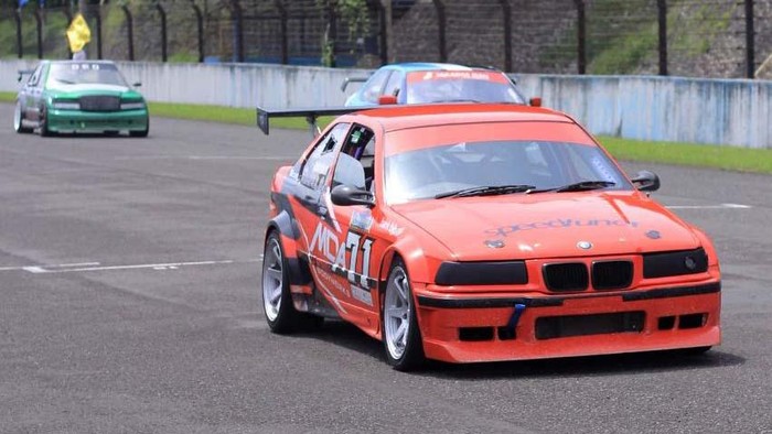BMWCCI JCRT x Sixteen Garage Berjaya di ISSOM 2022 BMWCCI Motorsport (BMS) 2022 sukses digelar. BMS 2022 merupakan salah satu program dari Indonesia Sentul Series of Motorsport (ISSOM) 2022.