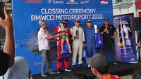 Tim balap mobil kolaborasi dari BMWCCI Jakarta Chapter Racing Team (JCRT) dan Sixteen Garage yang mengikuti ajang ini berjaya dengan meraih juara umum dalam BMWCCI Motorsport (BMS) 2022.