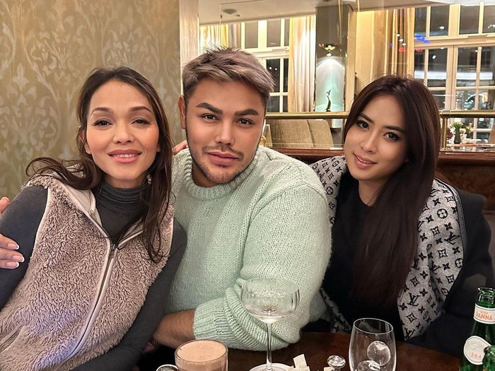 Ivan Gunawan dan Maharani bertemu Bunda Corla
