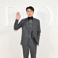 Selain Cha Eun Woo dan Sehun EXO, ada sejumlah artis kenamaan dunia yang hadir seperti Robert Pattinson, Thomas Doherty, Lewis Hamilton, dan Naomi Campbell. Foto: Getty Images