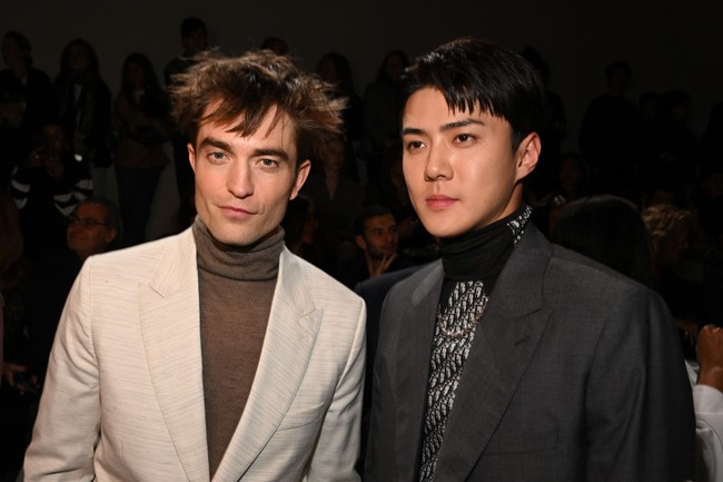 Penggemar juga menyorot potret Sehun EXO bersama bintang film Twilight dan Batman, Robert Pattinson. Foto: Getty Images