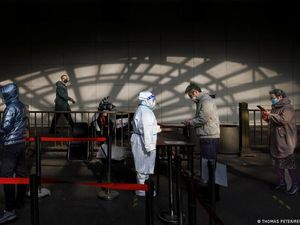 China Longgarkan Kontrol, Belum Ada Tanda Kebijakan Nol COVID Berakhir