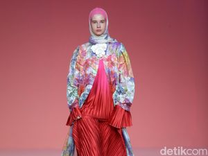 10 Koleksi Busana Ria Miranda 2023, Warna Bold Terinspirasi Ikan Cupang