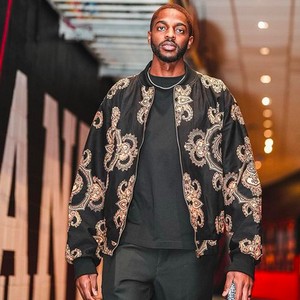 Cerita Bintang NBA Justin Holiday Promosikan Batik di Amerika Serikat Cerita Bintang NBA Justin Holiday Promosikan Batik di Amerika Serikat