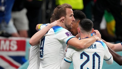 AL KHOR, QATAR - DECEMBER 04: Jordan Henderson of England celebrates with team mates after scoring is goal during the FIFA World Cup Qatar 2022 Round of 16 match between England and Senegal at Al Bayt Stadium on December 4, 2022 in Al Khor, Qatar. (Photo by MB Media/Getty Images)