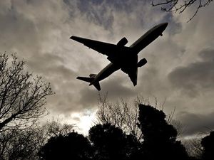 Lewotobi Erupsi, Penumpang Diminta Cek Status Penerbangan di Tiga Bandara Ini