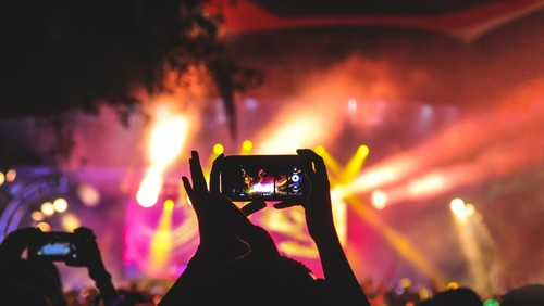 Ilustrasi konser musik dan agenda event di Bandung Desember 2022.