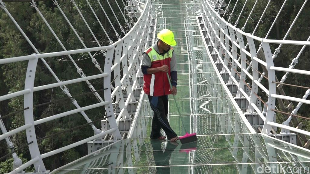 jembatan kaca Bromo