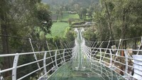 Jembatan kaca Bromo mempunyai panjang 120 meter dan lebar 1,8-3 meter (Foto: M Rofiq)