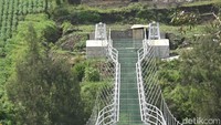 Jembatan kaca Bromo sendiri membentang di kawasan Bukit Seruni Point (Foto: M Rofiq)