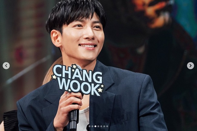 Dilansir dari detikHOT, Ji Chang Wook membuka penampilannya dengan menyanyikan Do You Believe In Magic. Lagu tersebut menjadi soundtrack drama Korea The Sound of Magic yang dibintanginya. Foto: dok. Instagram @jichangwook