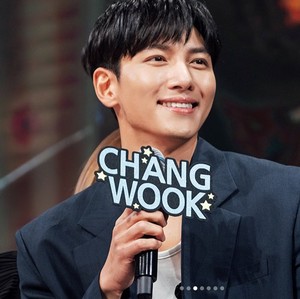 8 Gaya Ji Chang Wook yang Betah di Jakarta, Bikin Heboh Pamer Foto Renang 8 Gaya Ji Chang Wook yang Betah di Jakarta, Bikin Heboh Pamer Foto Renang