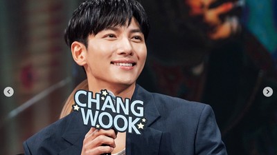 8 Gaya Ji Chang Wook yang Betah di Jakarta, Bikin Heboh Pamer Foto Renang