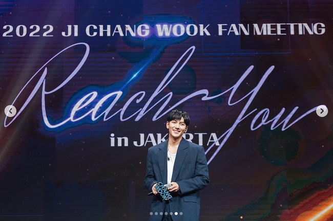 Dia membuat penggemar riuh setelah menyapa dalam Bahasa Indonesia. “Halo. Apa kabar? Ini Ji Chang Wook. Terima kasih.” Foto: dok. Instagram @jichangwook