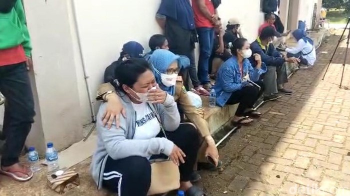 Kania, korban gempa Cianjur menangis di sela kunjungan Presiden Joko Widodo.