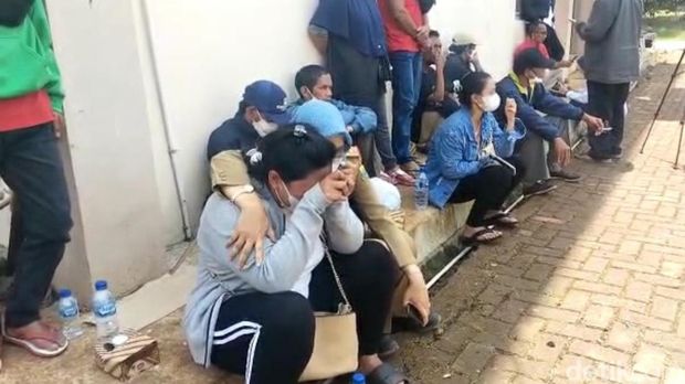 Kania, korban gempa Cianjur menangis di sela kunjungan Presiden Joko Widodo.