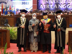 Saat Kapolda Jatim Jadi Wisudawan Terbaik S3 FH Unair