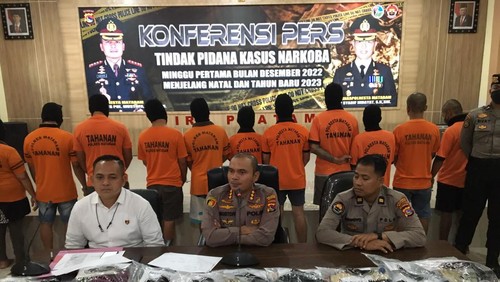 Kapolresta Mataram Kombes Pol Mustofa saat konferensi pers di Mapolres Kota Mataram, Senin (5/12/2022). (Foto: Ahmad Viqi/detikBali)