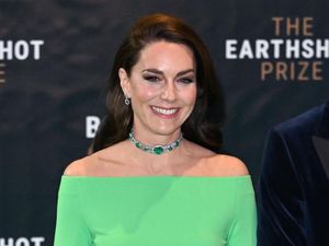 7 Gaya Kate Middleton Pakai Gaun Sewaan, Tetap Pancarkan Aura Glamor