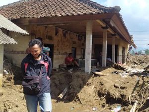 Korban Banjir Bandang Jembrana Dapat Rp 1 Juta untuk Bersihkan Rumah
