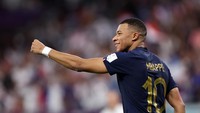 Karir pesepakbola asal Prancis Kylian Mbappe bak meroket. Pasalnya, ia telah mencetak total 9 gol sepanjang karirnya di Piala Dunia. (Foto: Francois Nel/Getty Images)