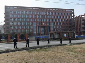 Ilmuwan China Klaim COVID-19 adalah Senjata Biologis, Valid Nggak Sih?