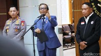 Pemerintah memutuskan kembali menggulirkan Liga 1 musim 2022. Liga 1 sempat dihentikan buntut terjadinya tragedi di Stadion Kanjuruhan, Malang.