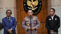 Liga 1 diputuskan kembali digulirkan setelah kepolisian mengeluarkan izin. Mabes Polri telah mengeluarkan Peraturan Polri (Perpol) Nomor 10 Tahun 2022 tentang Pengamanan Penyelenggaraan Kompetisi Olahraga. Dalam peraturan tersebut, disebutkan bahwa perizinan penyelenggaraan kegiatan olahraga dikeluarkan dari pihak keamanan di level daerah kemudian ke pusat.