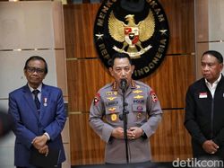 Kapolri Janji Tak Ada Lagi Gas Air Mata di Stadion Indonesia