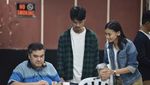 Lihat Yuk Latihan Teater Musikal Cek Toko Sebelah