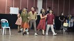 Lihat Yuk Latihan Teater Musikal Cek Toko Sebelah