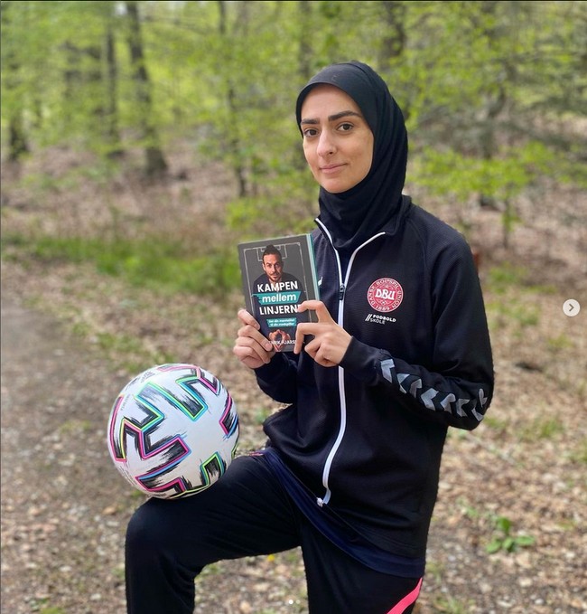 Trik dan keterampilan Maymi tidak hanya mencuri atensi penggemar di sekitar kota Qatar, tetapi juga di media sosial. Dia dengan cepat mendapatkan pengikut di TikTok tempatnya mengunggah beberapa videonya. Foto: Dok. Instagram @asgari_freestyle.