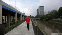 JXB Bike Lounge dengan akses ke kali Ciliwung ini bertujuan mengoptimalkan pengembangan pariwisata kawasan air di Jakarta.
