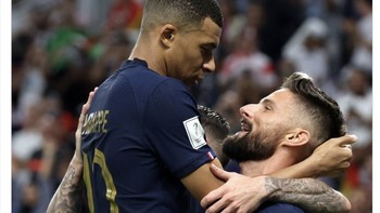 Akun ini bercanda bahwa Mbappe akan mencium Giroud jika tidak dihentikan. Foto: Twitter