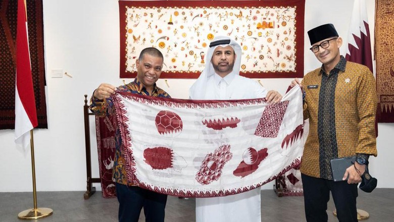 Menparekraf Sandiaga Uno Buka Pameran Batik di Doha