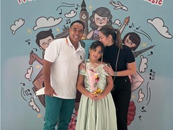 8 Pesona Mikhayla Anak Nia Ramadhani Tampil Main Piano, Cantik Bergaun Hijau