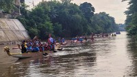 Acara festival tersebut digelar sebagai rangkaian pra Kejuaraan Nasional (Kejurnas) Dayung 2022 sekaligus sarana promosi dan publikasi kepada masyarakat di tepian Kali Ciliwung saat Car Free Day atau Hari Bebas Kendaraan Bermotor (HBKB).