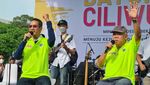 Momen Basuki dan Heru Budi Naik Perahu di Sungai Ciliwung, Ada Apa?