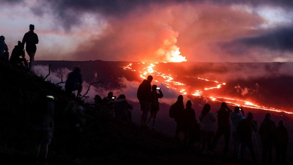 Ini merupakan letusan pertama Gunung Mauna Loa sejak 1984. Letusan ini mengakhiri masa tenang terpanjang Gunung Mauna Loa dalam catatan sejarah.  