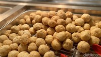 Yang membedakan di antara kedua paket tersebut adalah paket Gold tidak mendapatkan pempek jenis kapal selam, laksan, tekwan dan es teh. Foto: detikcom/Riska Fitria