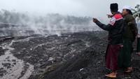 Supit Urang merupakan desa yang terdekat dengan Gunung Semeru. Desa ini menjadi wilayah yang dilewati aliran lahar Semeru.