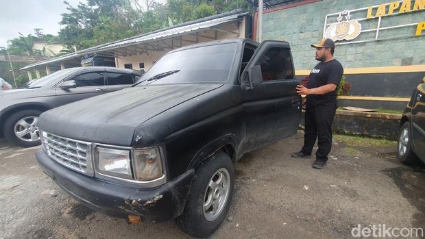 Penampakan mobil yang digunakan untuk menyedot BBM