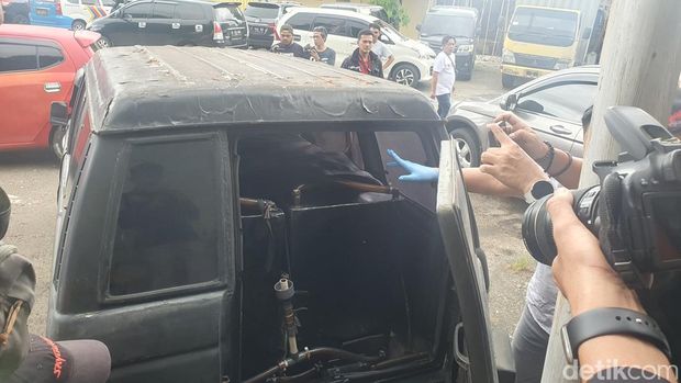 Penampakan mobil yang digunakan untuk menyedot BBM