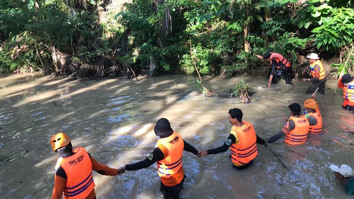 Pencarian bocah hilang terseret arus sungai di Bone.