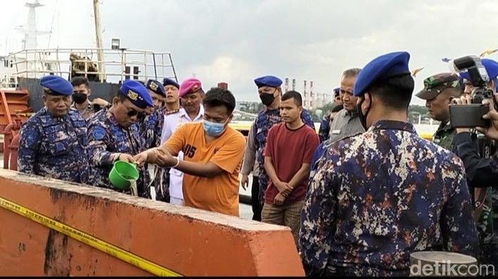 Pengungkapan pemalsuan BBM di Belawan (Foto: Datuk Haris Molana/detikSumut)