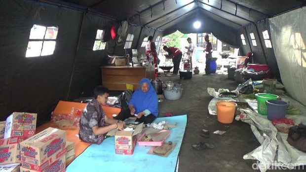 pengungsi semeru dan dapur umum senin 5 desember 2022
