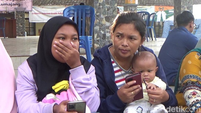 pengungsi semeru di Posko Pengungsian Desa Penanggal