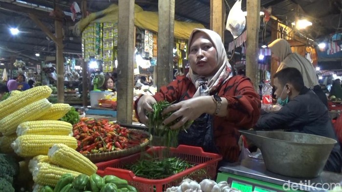 Penjual cabai di Pasar Rebo Purwakarta